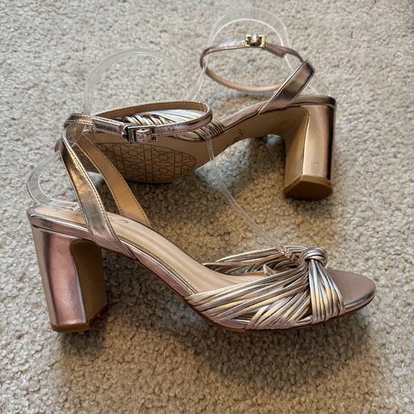 Jewel Badgley Mischka Women's Christen Knot Detail Block Heel Evening Sandals - Picture 2 of 9